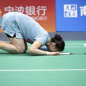 世界杯直播客户端升级-国羽名将高昉洁上演“最后一舞”：亲吻赛场 不说再见